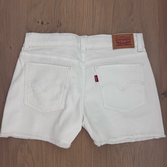 Girls Levi’s Denim Shorts - Picture 5 of 5